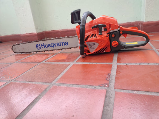 Motosierra Tipo Husqvarna naranja 555